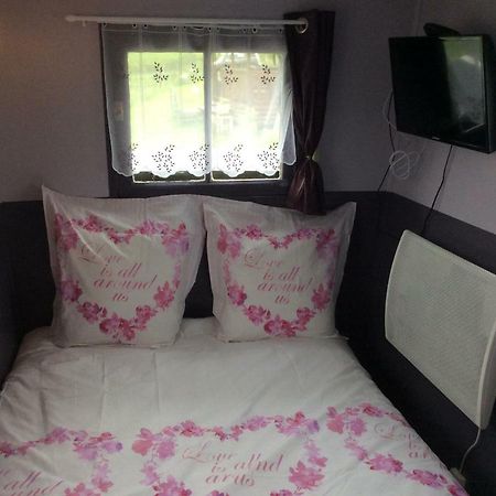 Bed and Breakfast Les Roulottes Des Songes De L'Authie Boufflers Екстер'єр фото