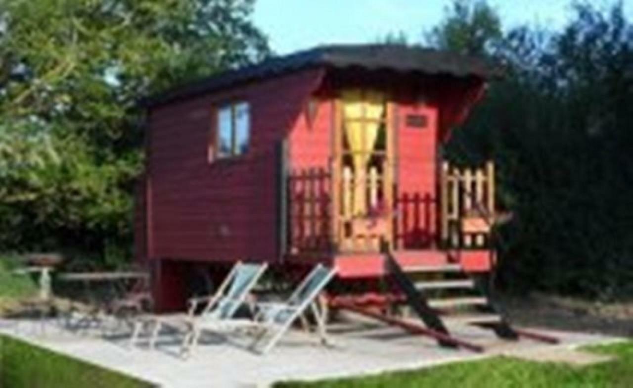 Bed and Breakfast Les Roulottes Des Songes De L'Authie Boufflers Екстер'єр фото
