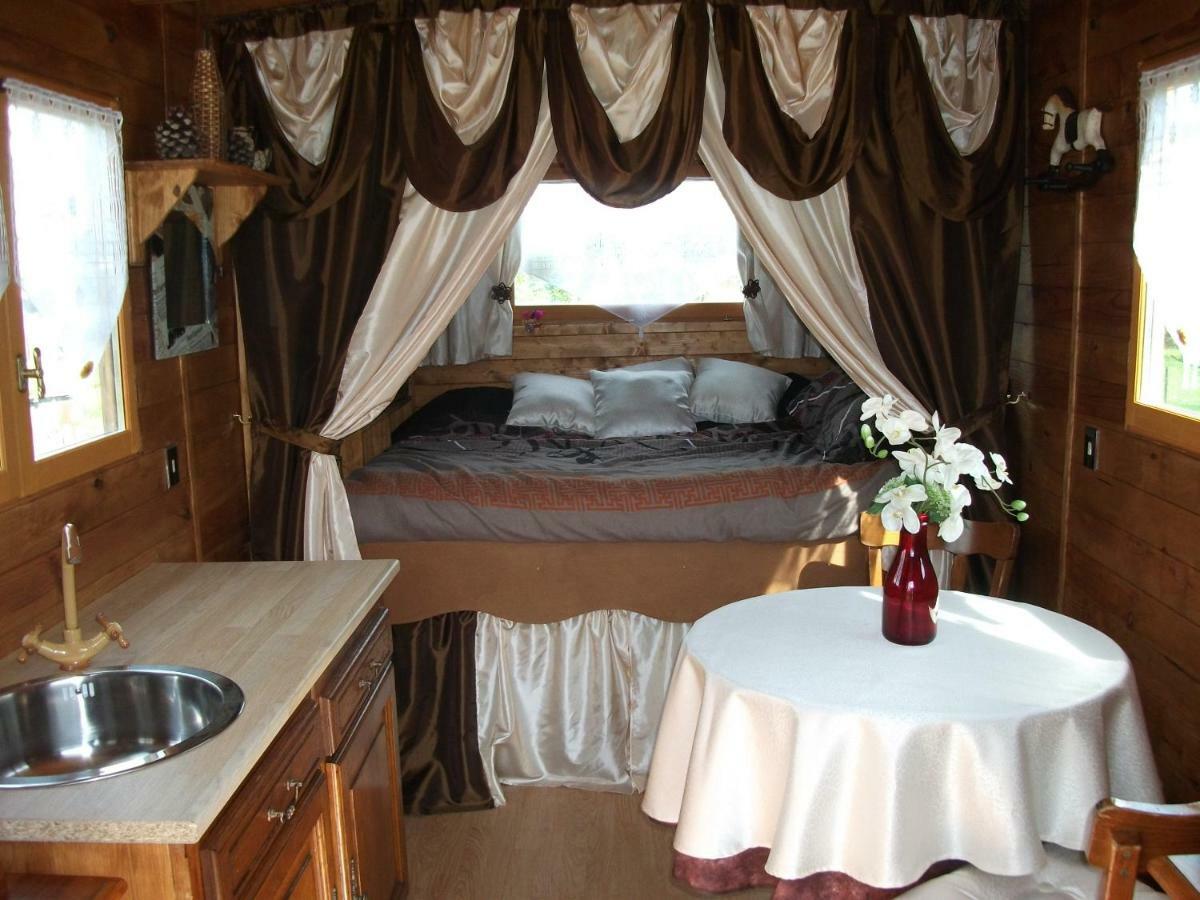 Bed and Breakfast Les Roulottes Des Songes De L'Authie Boufflers Екстер'єр фото